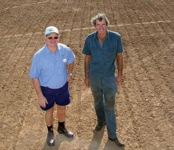 BioAg agent, Ivan Mitchell, and farmer, Alan Wragge in a direct-drilled oats crop.